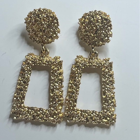 Formal and fun clip on earrings - Picture 3 of 6